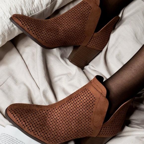 🚨ON SALE//The Clarice//camel ankle bootie - Picture 5 of 8